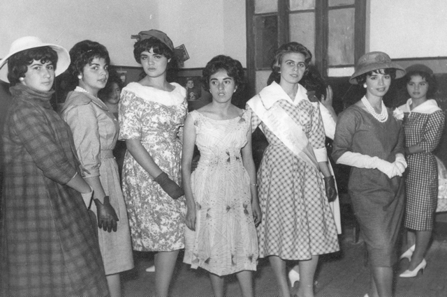 http://muspam.com.br/images/phocagallery/fotos_antigas/baile rainha dos estudantes em 1959.jpg